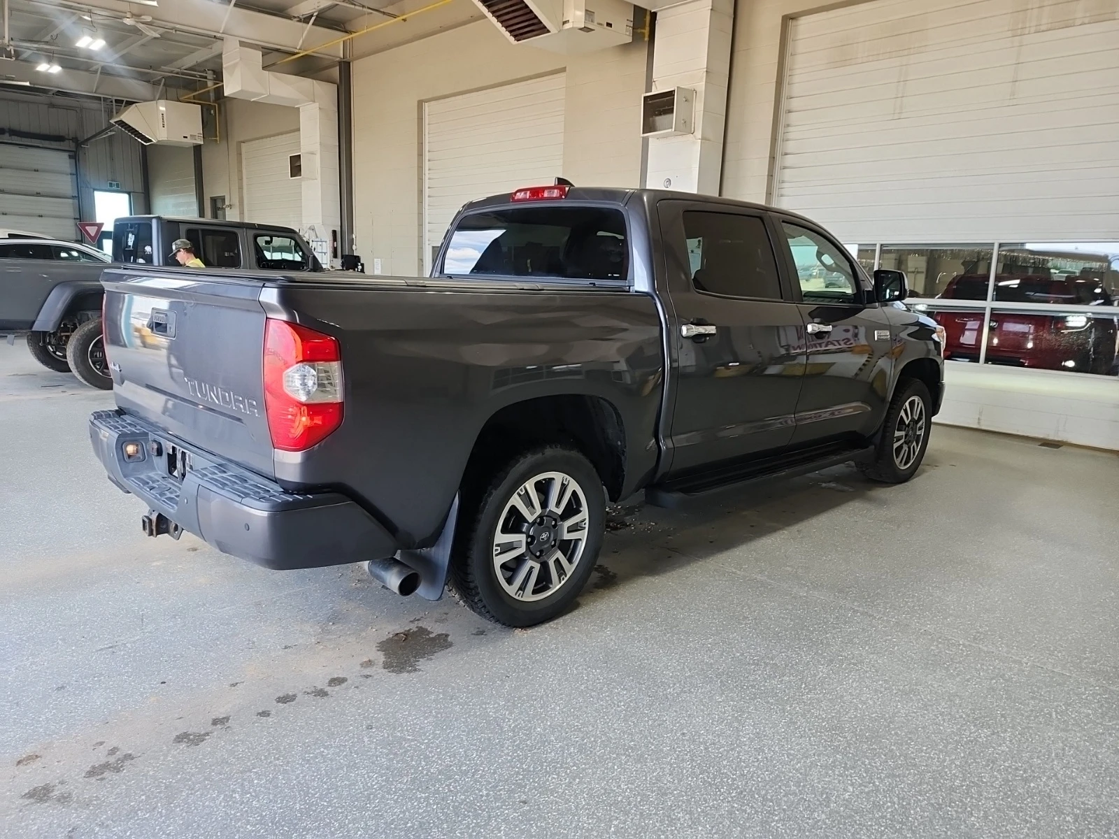 Toyota Tundra 5.7 V8 * PLATINUM * SHORT BED * 4WD * CARFAX * , снимка 3 - Автомобили и джипове - 55305271