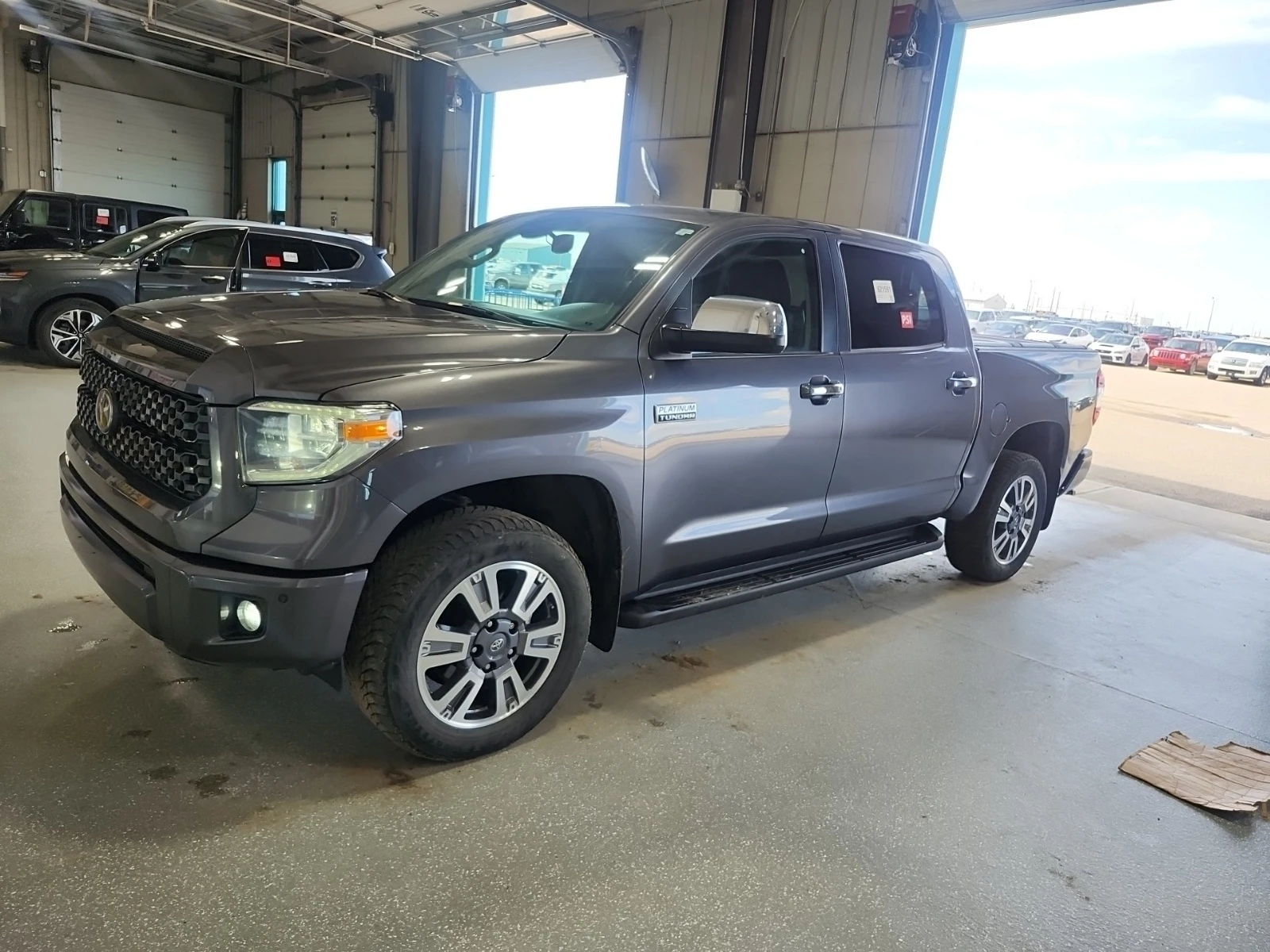 Toyota Tundra 5.7 V8 * PLATINUM * SHORT BED * 4WD * CARFAX * 