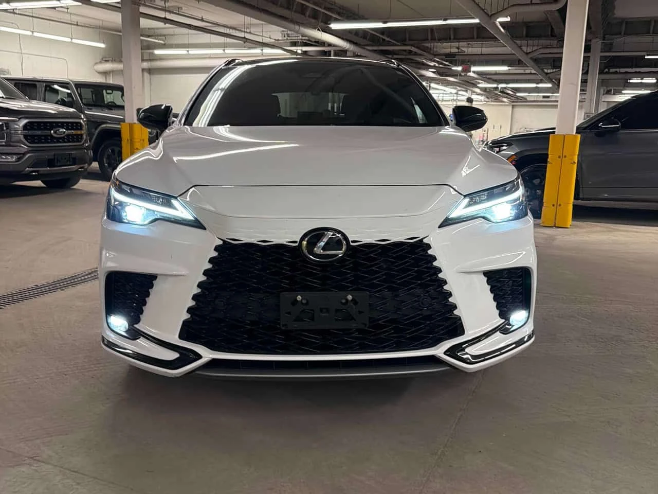 Lexus RX 500h * CARFAX * ОПЦИЯ ЗА ФИНАНСИРАНЕ, снимка 6 - Автомобили и джипове - 55658663