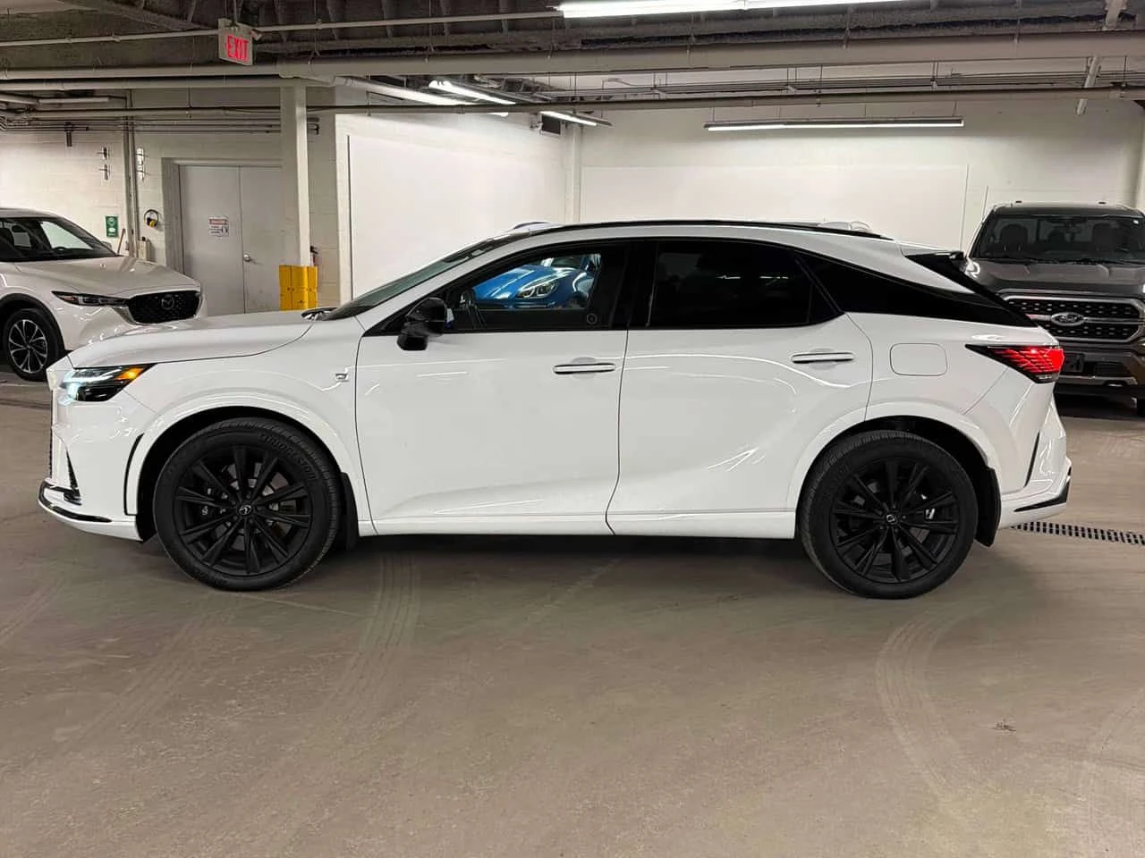 Lexus RX 500h * CARFAX * ОПЦИЯ ЗА ФИНАНСИРАНЕ, снимка 2 - Автомобили и джипове - 55658663