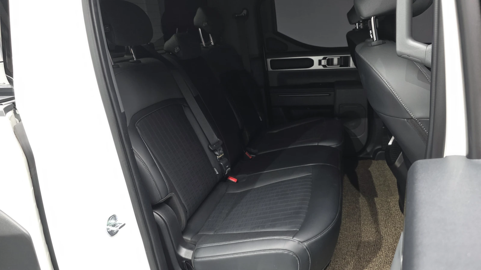 Kia Tasman 2.5* ПОДГРЕВ ВОЛАН* КРАЙНА ЦЕНА, снимка 12 - Автомобили и джипове - 56025528