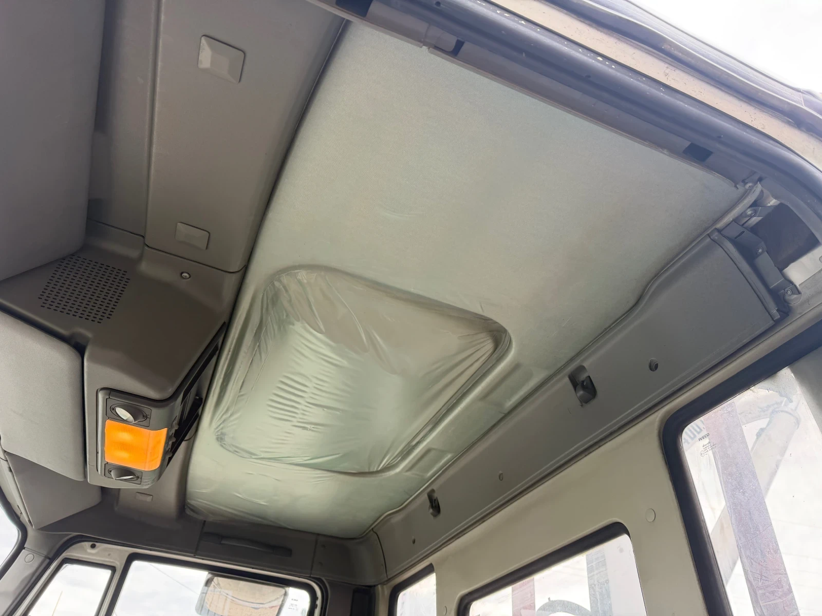 Iveco Eurocargo 100E15* Тристранен самосвал + Кран 3.100kg, снимка 6 - Камиони - 54350864