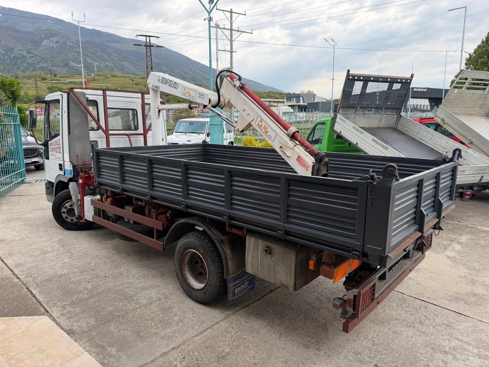 Iveco Eurocargo 100E15* Тристранен самосвал + Кран 3.100kg, снимка 11 - Камиони - 54350864