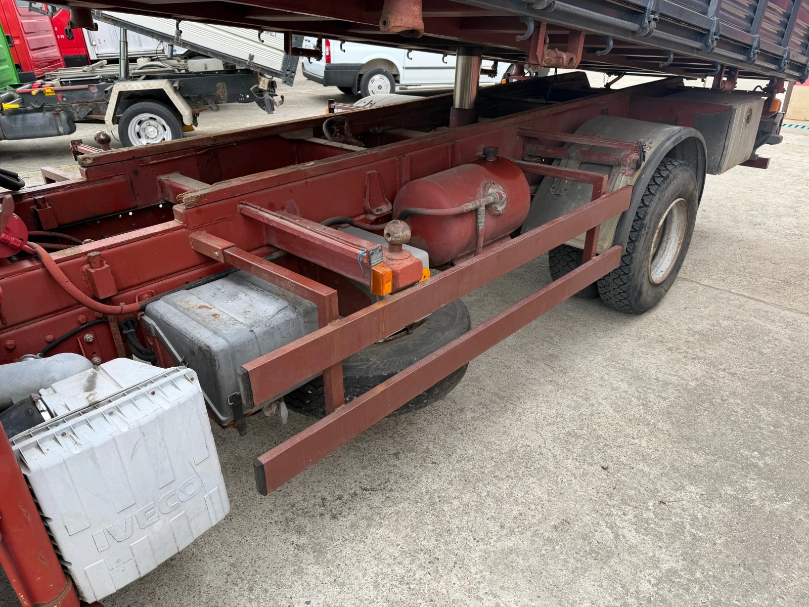 Iveco Eurocargo 100E15* Тристранен самосвал + Кран 3.100kg, снимка 10 - Камиони - 54350864