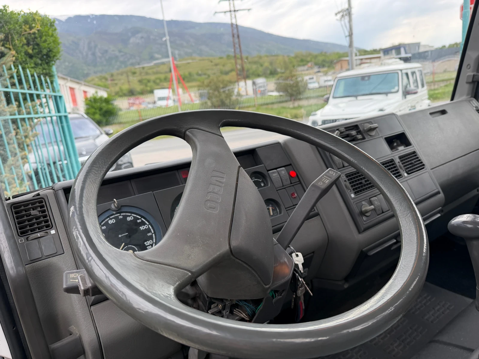 Iveco Eurocargo 100E15* Тристранен самосвал + Кран 3.100kg, снимка 4 - Камиони - 54350864