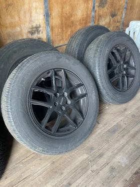        235/65R17  Land Rover Range Rover Evoque