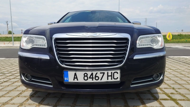 Chrysler 300c, снимка 1 - Автомобили и джипове - 47940618