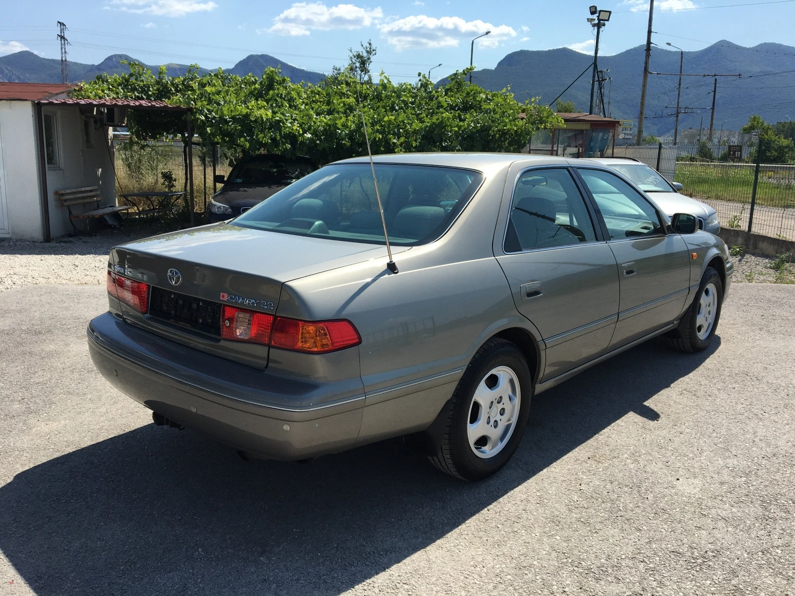 Toyota Camry 2.2GL 131ks FaceLift - изображение 5