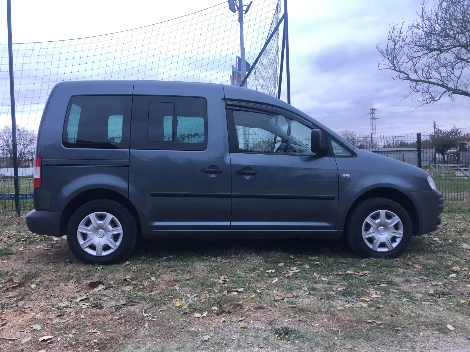 VW Caddy 1.9 - изображение 5