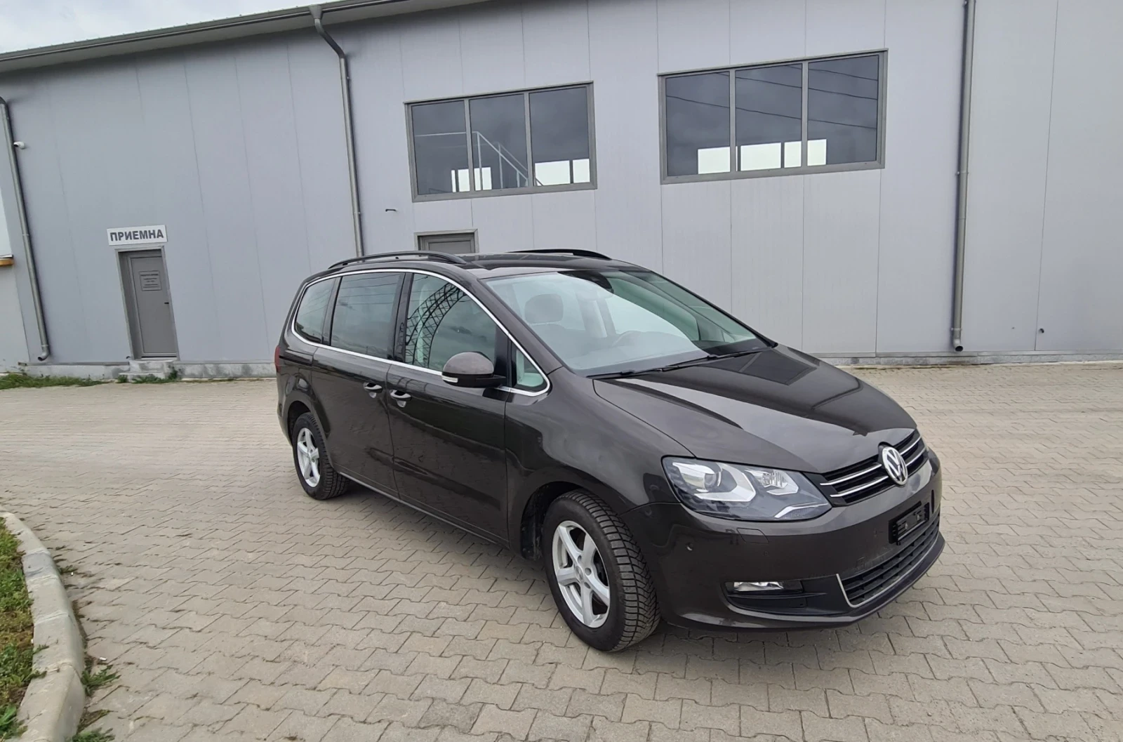 VW Sharan 2.0TDi/4 MOTiON/DSG/NAVi/ SWiSS !! - изображение 7