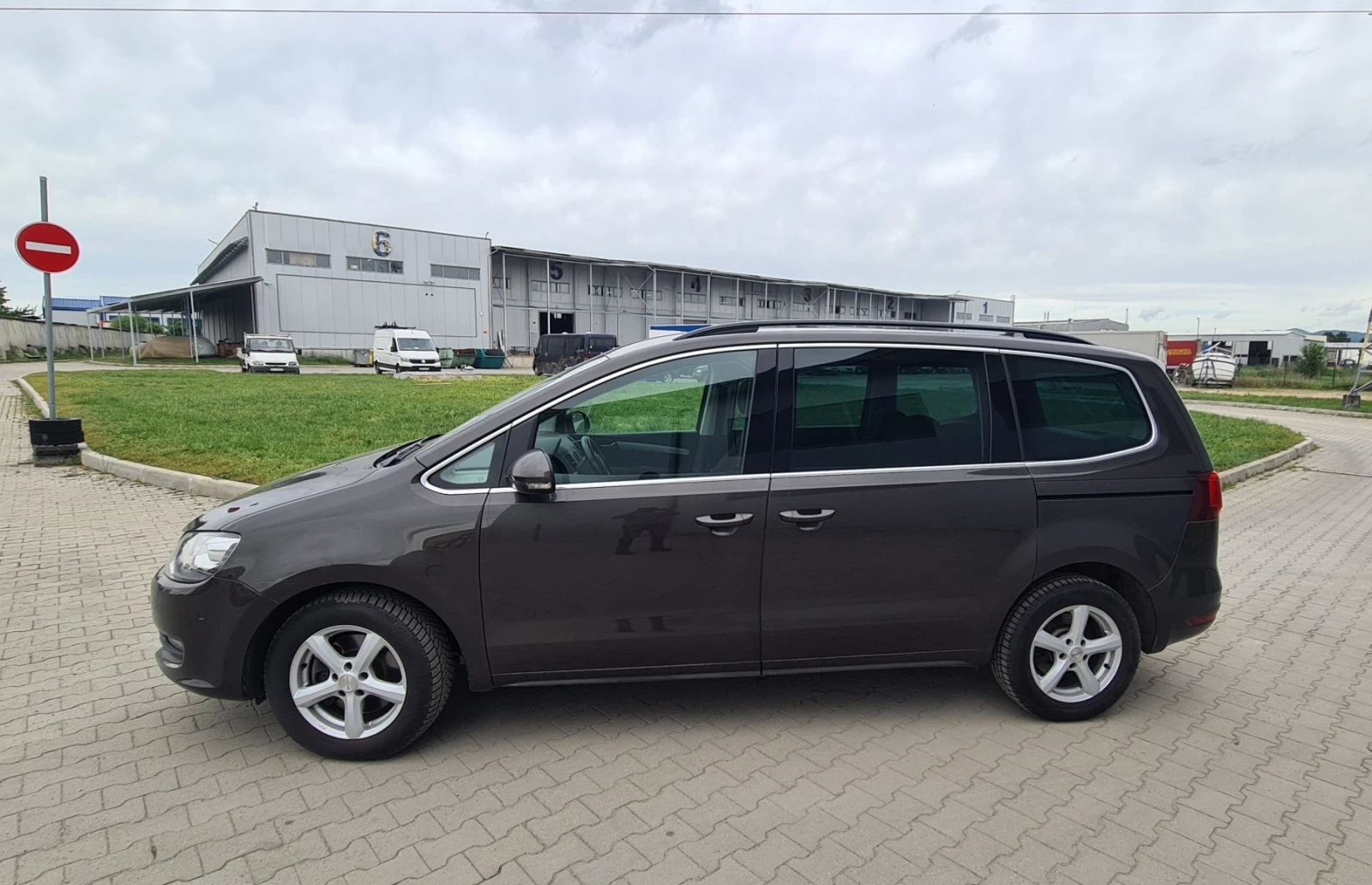 VW Sharan 2.0TDi/4 MOTiON/DSG/NAVi/ SWiSS !! - изображение 4
