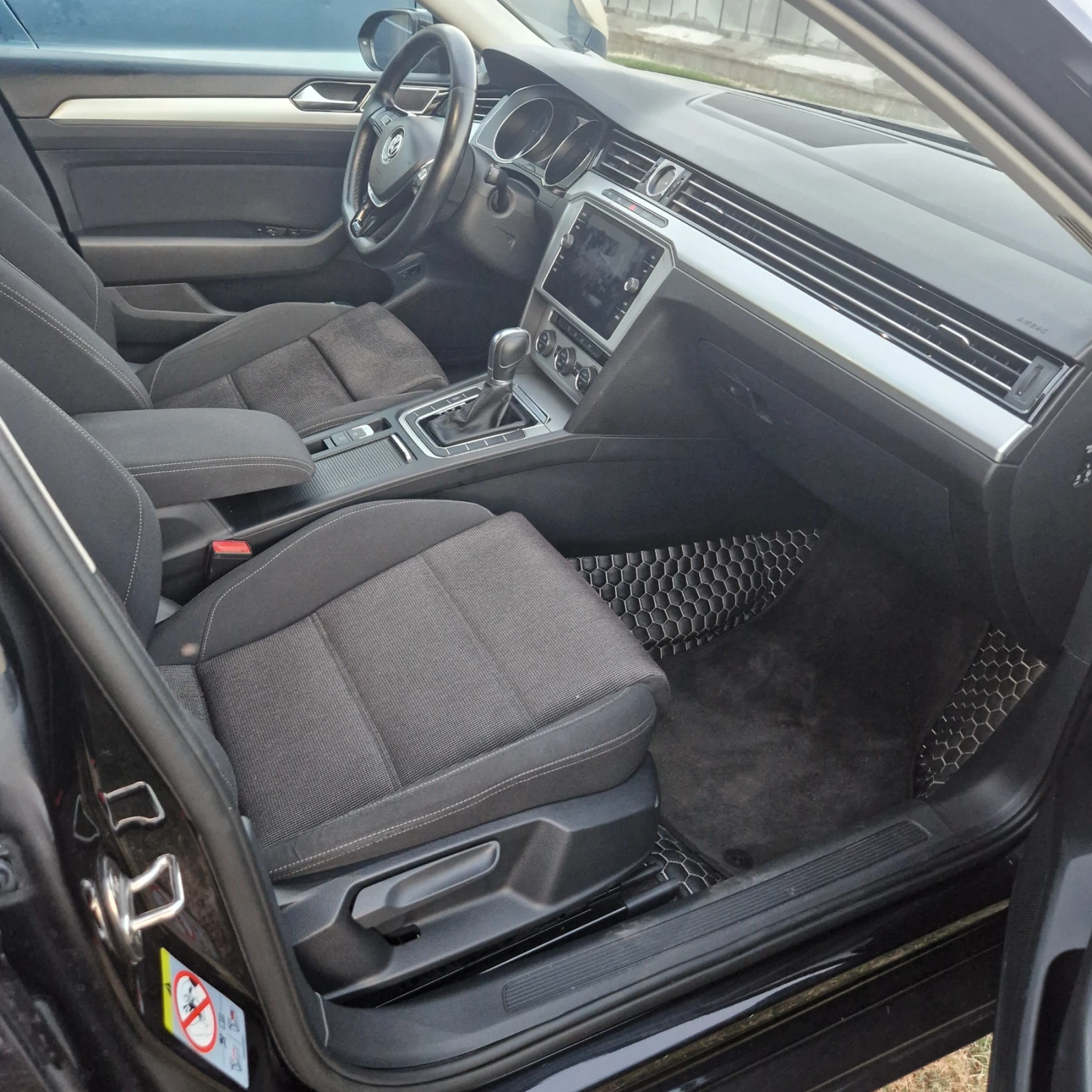 VW Passat 1.6 TDI, снимка 6 - Автомобили и джипове - 53667802