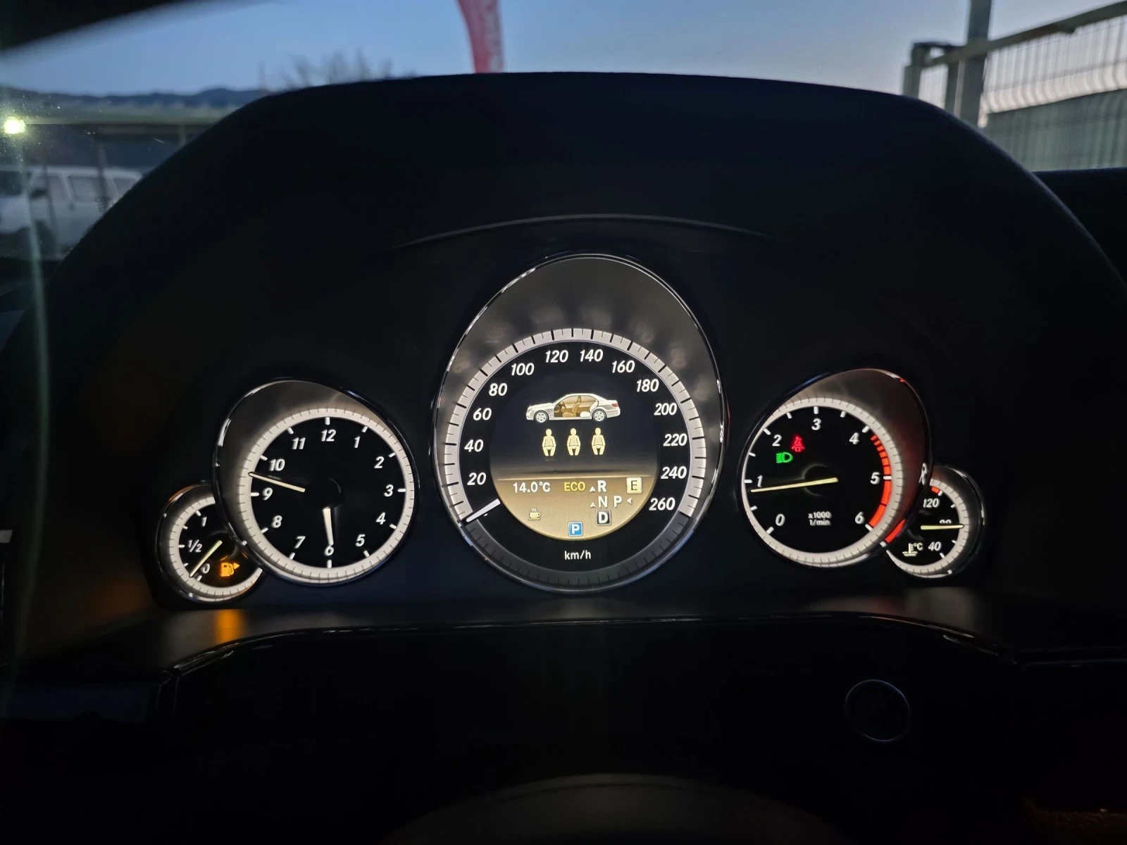 Mercedes-Benz E 220 AVANTGARDE MEMORY, снимка 16 - Автомобили и джипове - 53804501