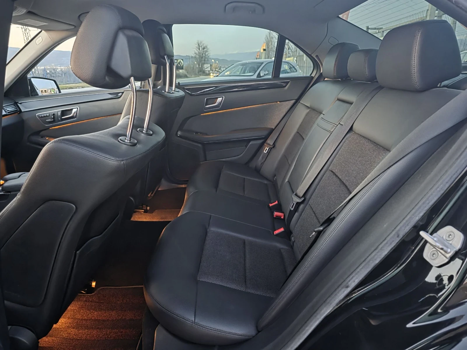 Mercedes-Benz E 220 AVANTGARDE MEMORY, снимка 9 - Автомобили и джипове - 53804501