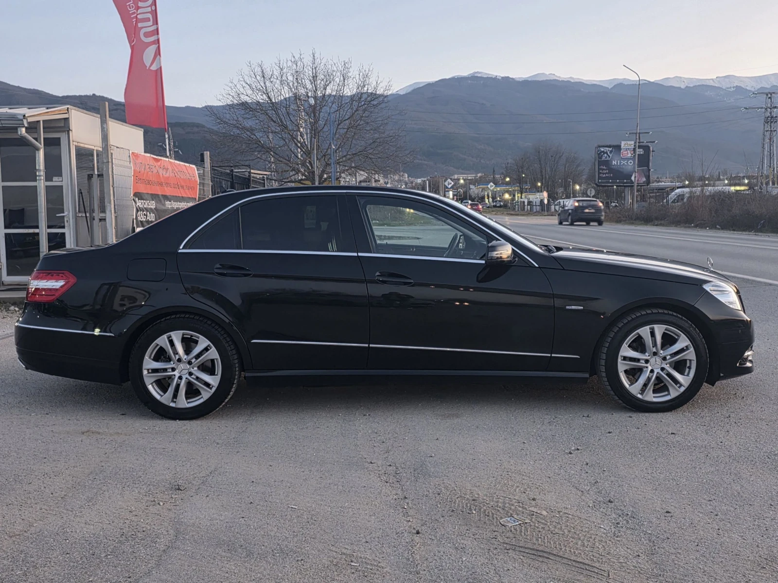 Mercedes-Benz E 220 AVANTGARDE MEMORY, снимка 7 - Автомобили и джипове - 53804501