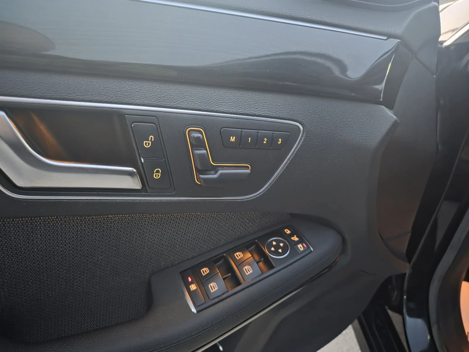 Mercedes-Benz E 220 AVANTGARDE MEMORY, снимка 13 - Автомобили и джипове - 53804501