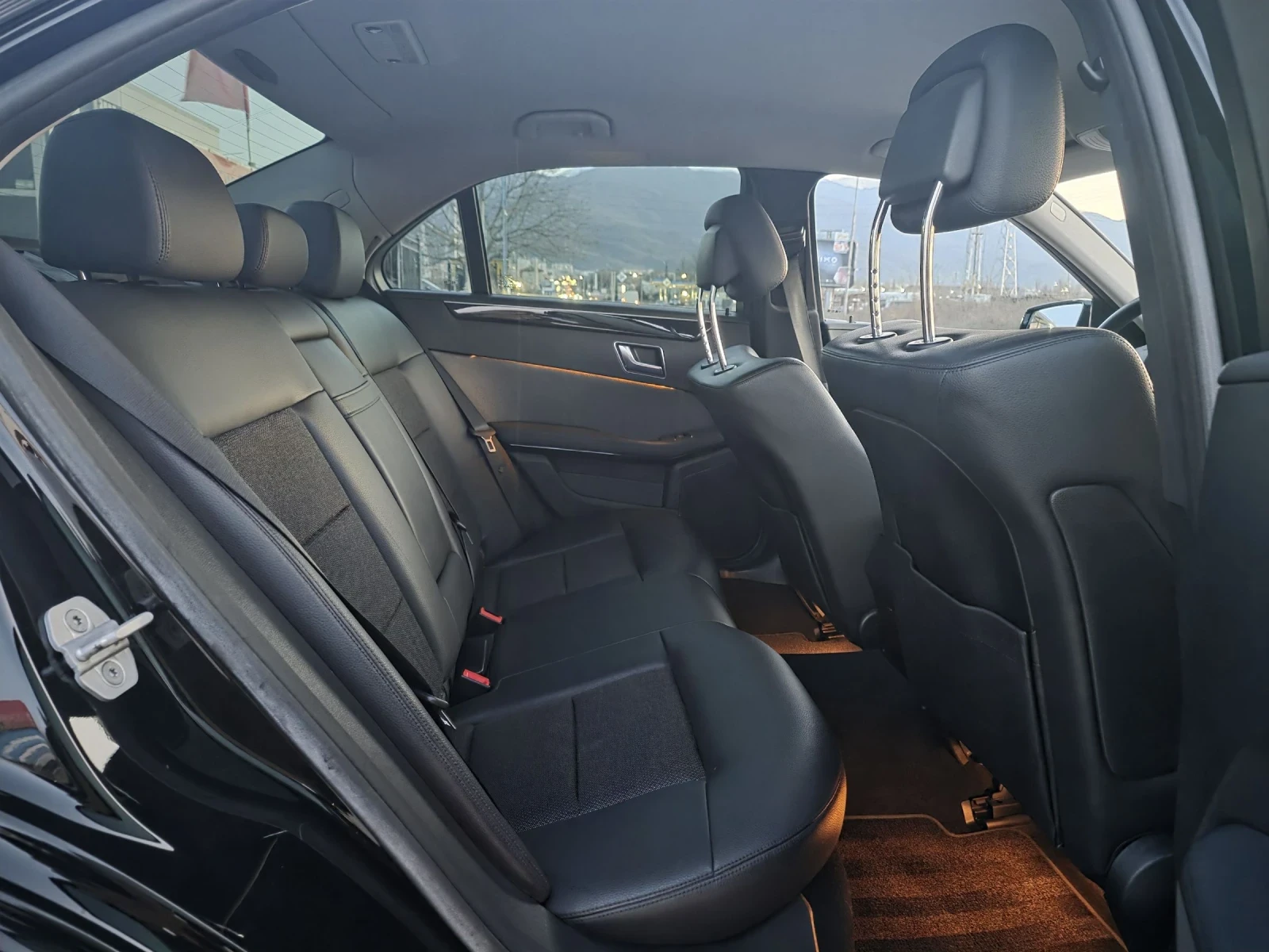 Mercedes-Benz E 220 AVANTGARDE MEMORY, снимка 11 - Автомобили и джипове - 53804501