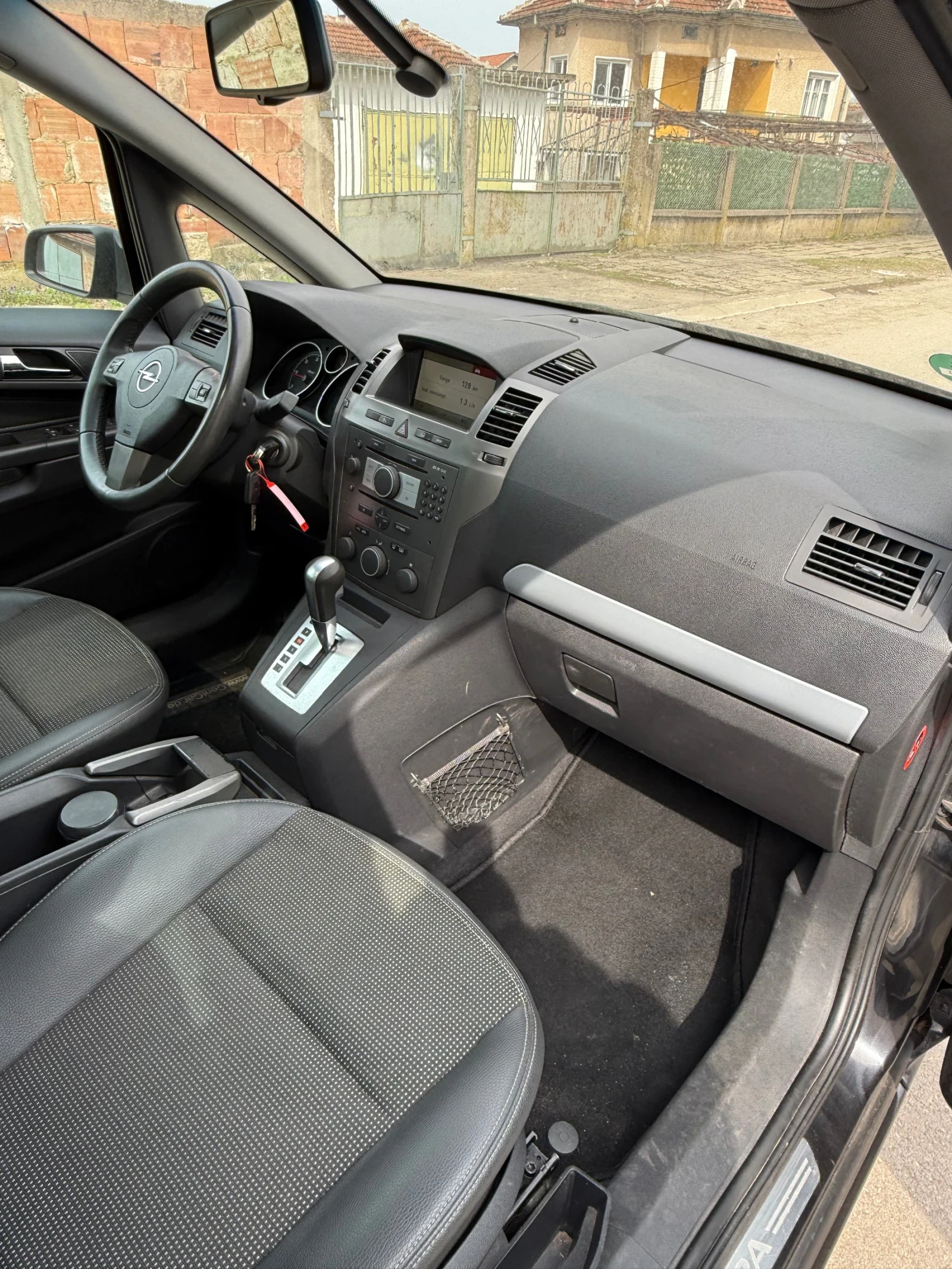 Opel Zafira 1.9CDTI 150hp Germany Automatic, снимка 6 - Автомобили и джипове - 53923523