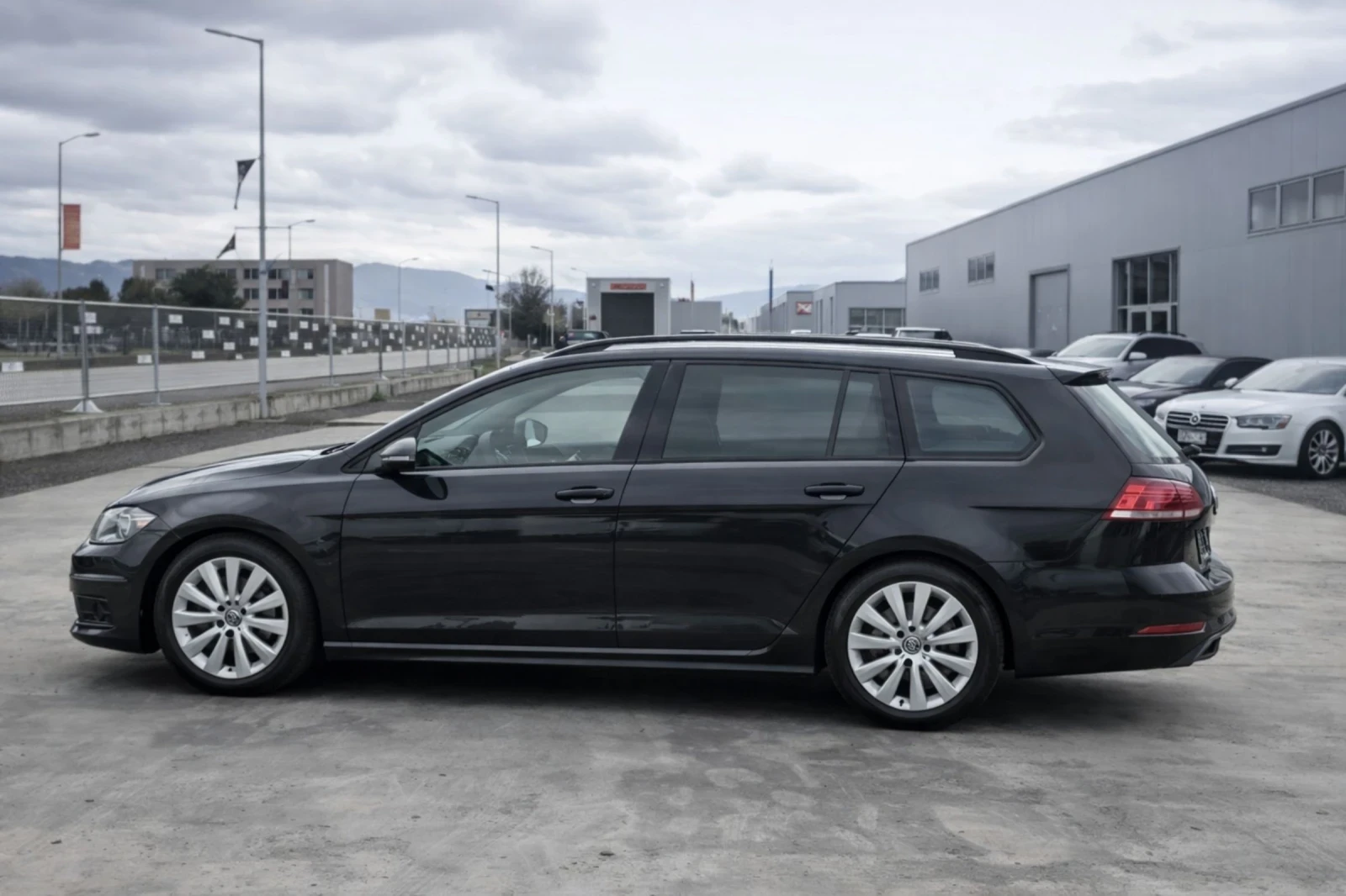 VW Golf 7 1.6 TDI , снимка 3 - Автомобили и джипове - 53945903