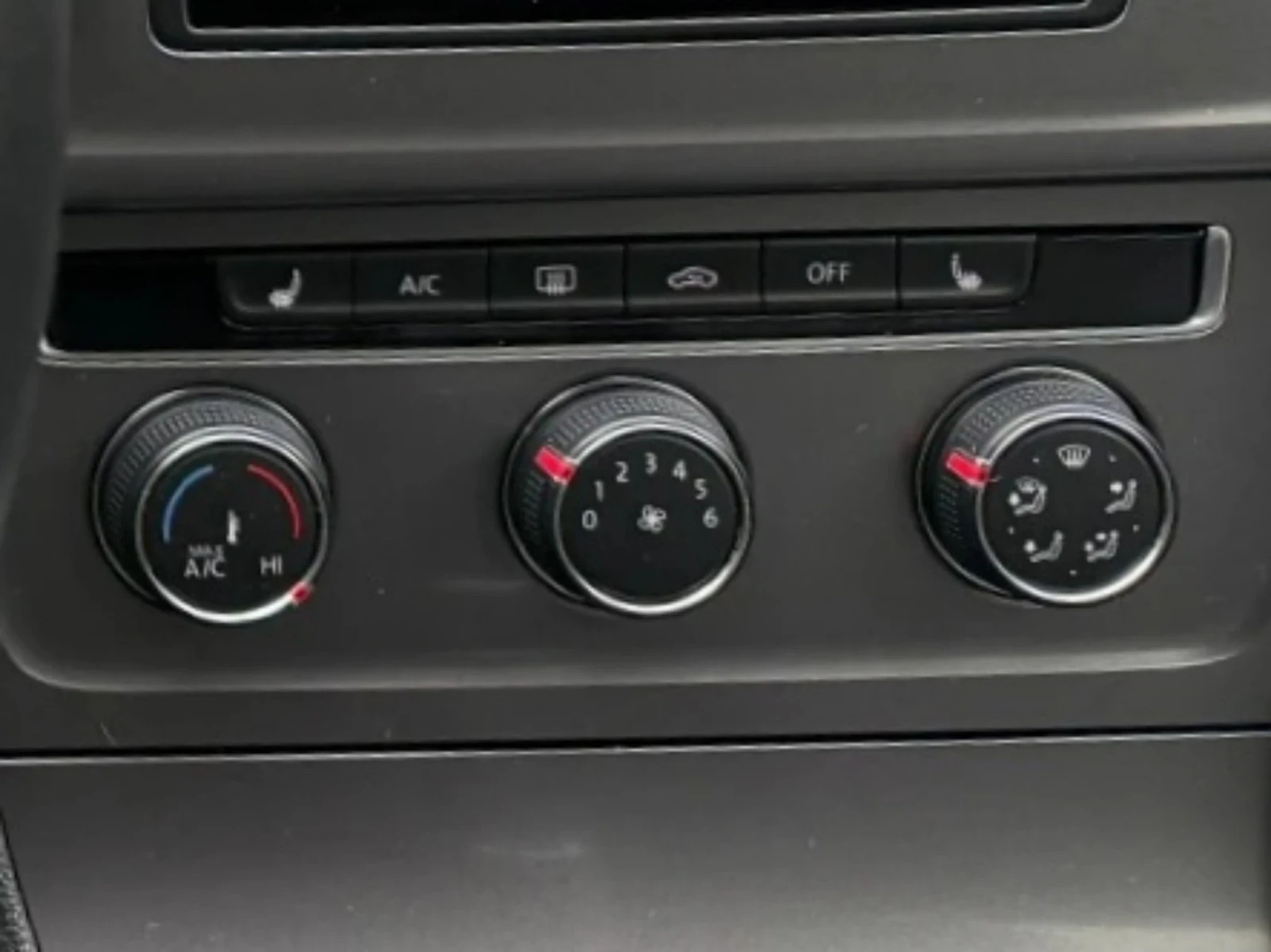 VW Golf 7 1.6 TDI , снимка 9 - Автомобили и джипове - 53945903