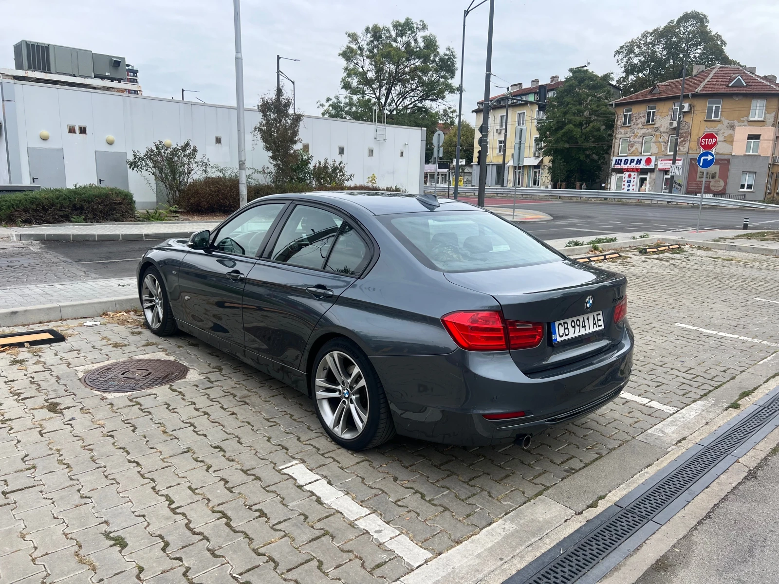BMW 320, снимка 7 - Автомобили и джипове - 54109351