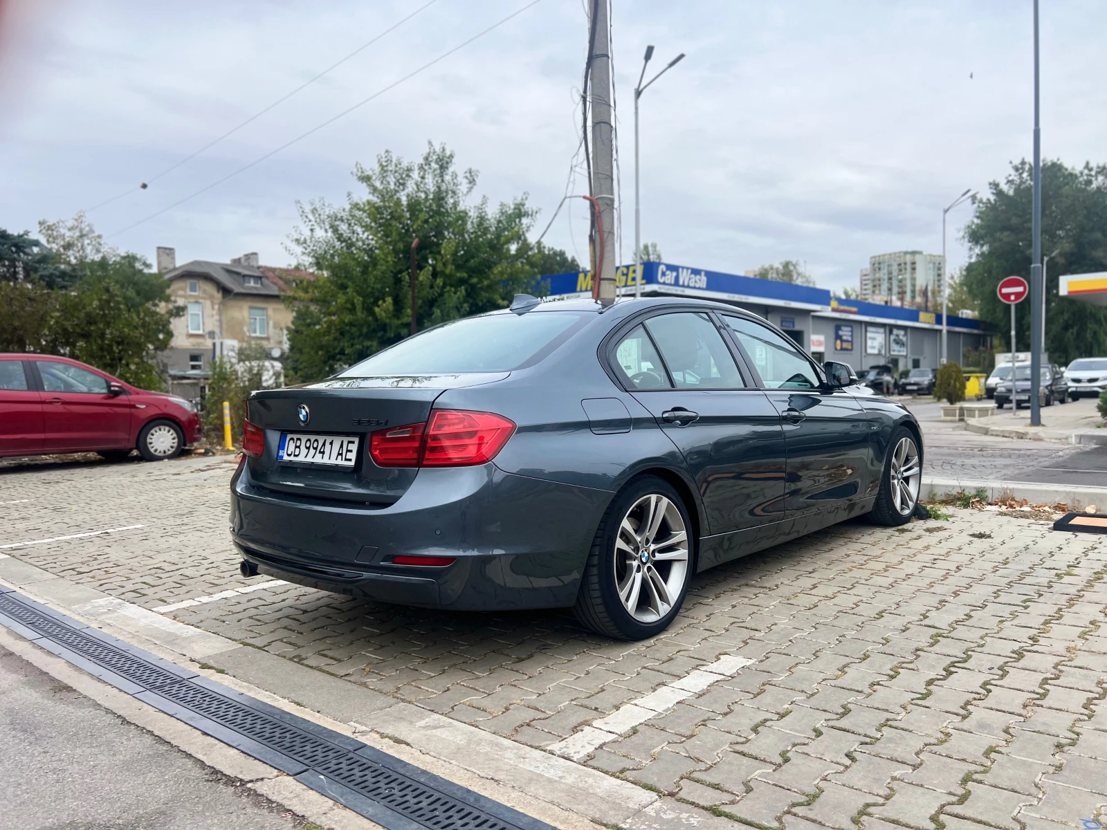 BMW 320, снимка 8 - Автомобили и джипове - 54109351