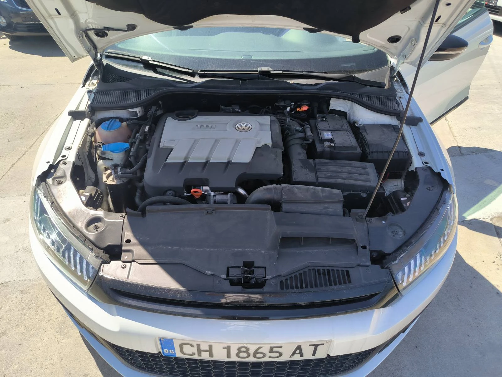 VW Scirocco 2.0d-6sk-Euro-5B, снимка 9 - Автомобили и джипове - 54311168