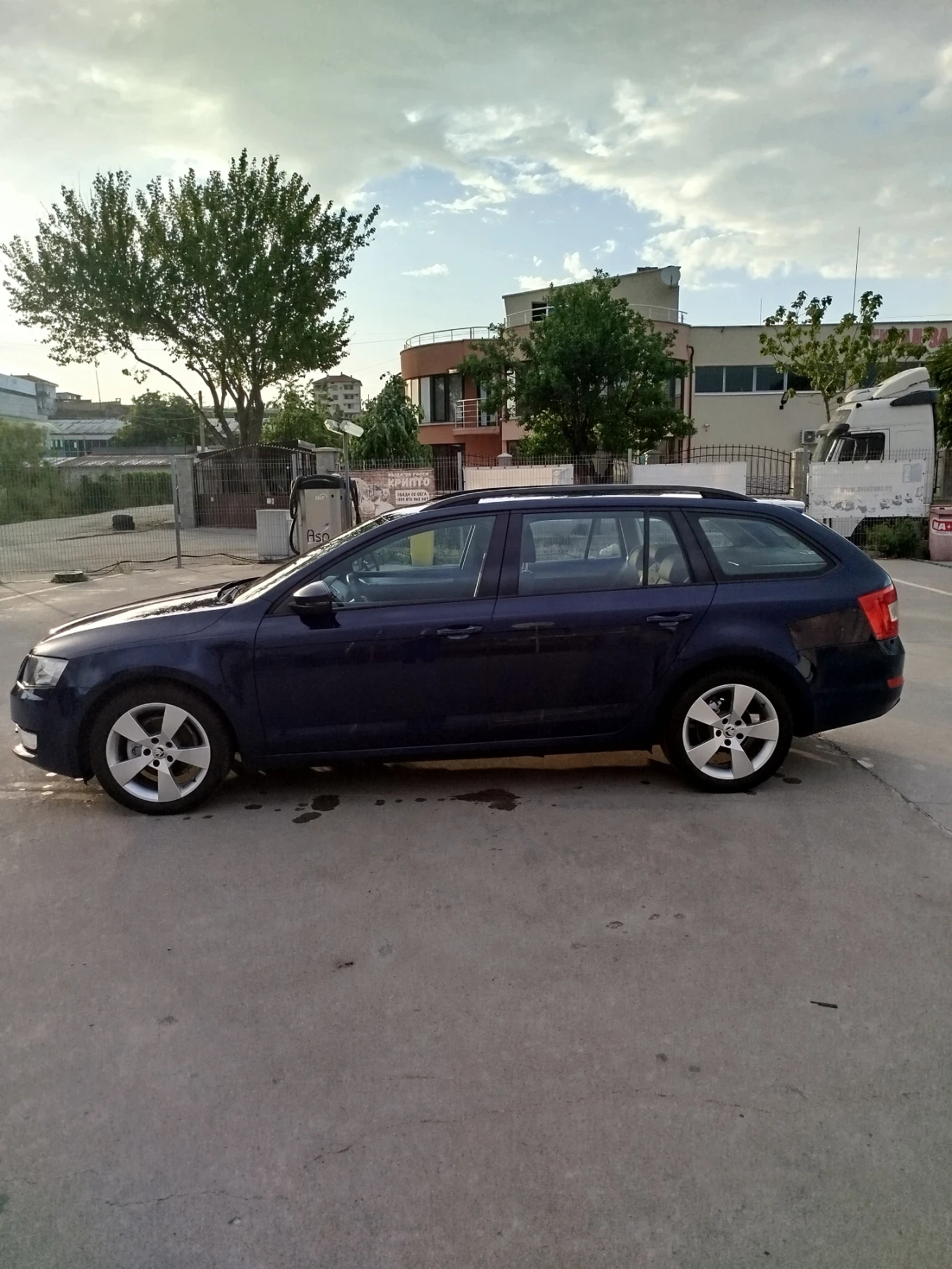 Skoda Octavia Комби, снимка 12 - Автомобили и джипове - 54512045