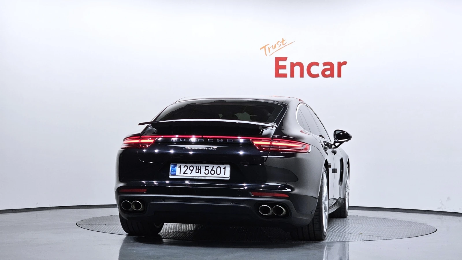 Porsche Panamera 4S | АВТОФИНАНСИРАНЕ | ФИКСИРАНА ЦЕНА ДО БЪЛГАРИЯ, снимка 4 - Автомобили и джипове - 55287980
