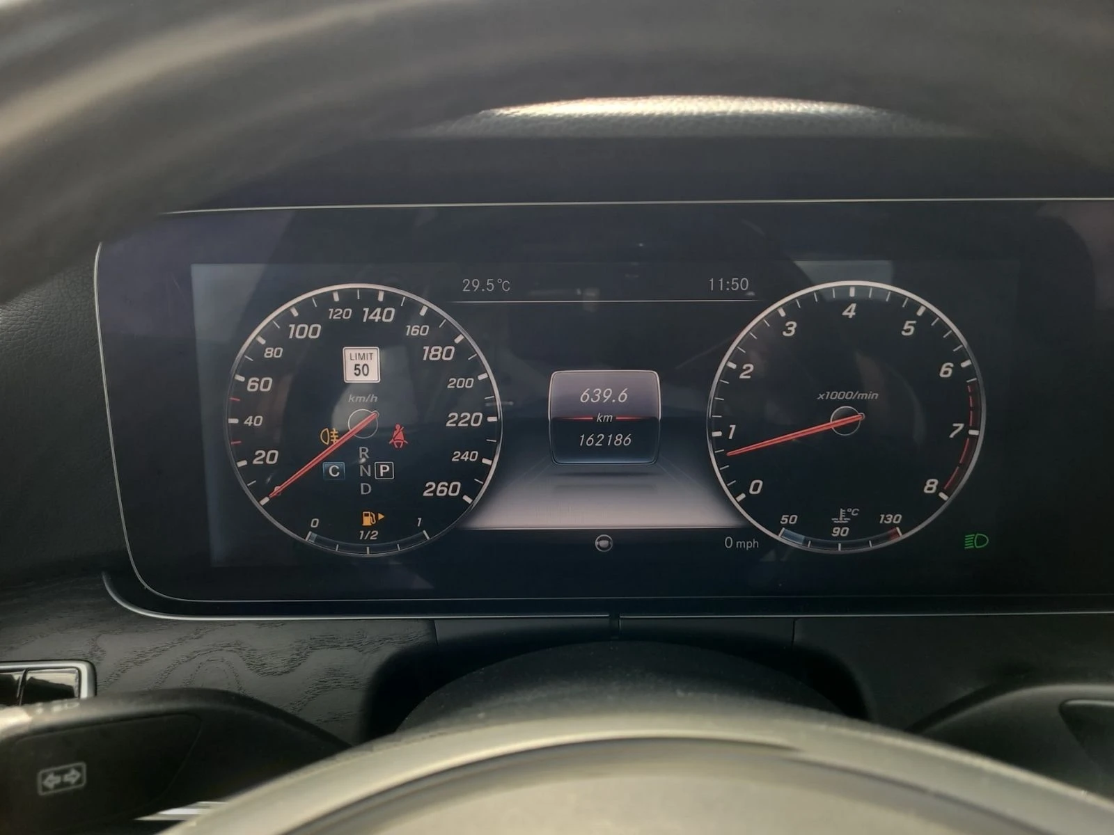 Mercedes-Benz E 400 AMG-Pack* Burmester* 360* CarPlay* Пано* Подгрев, снимка 7 - Автомобили и джипове - 55945743