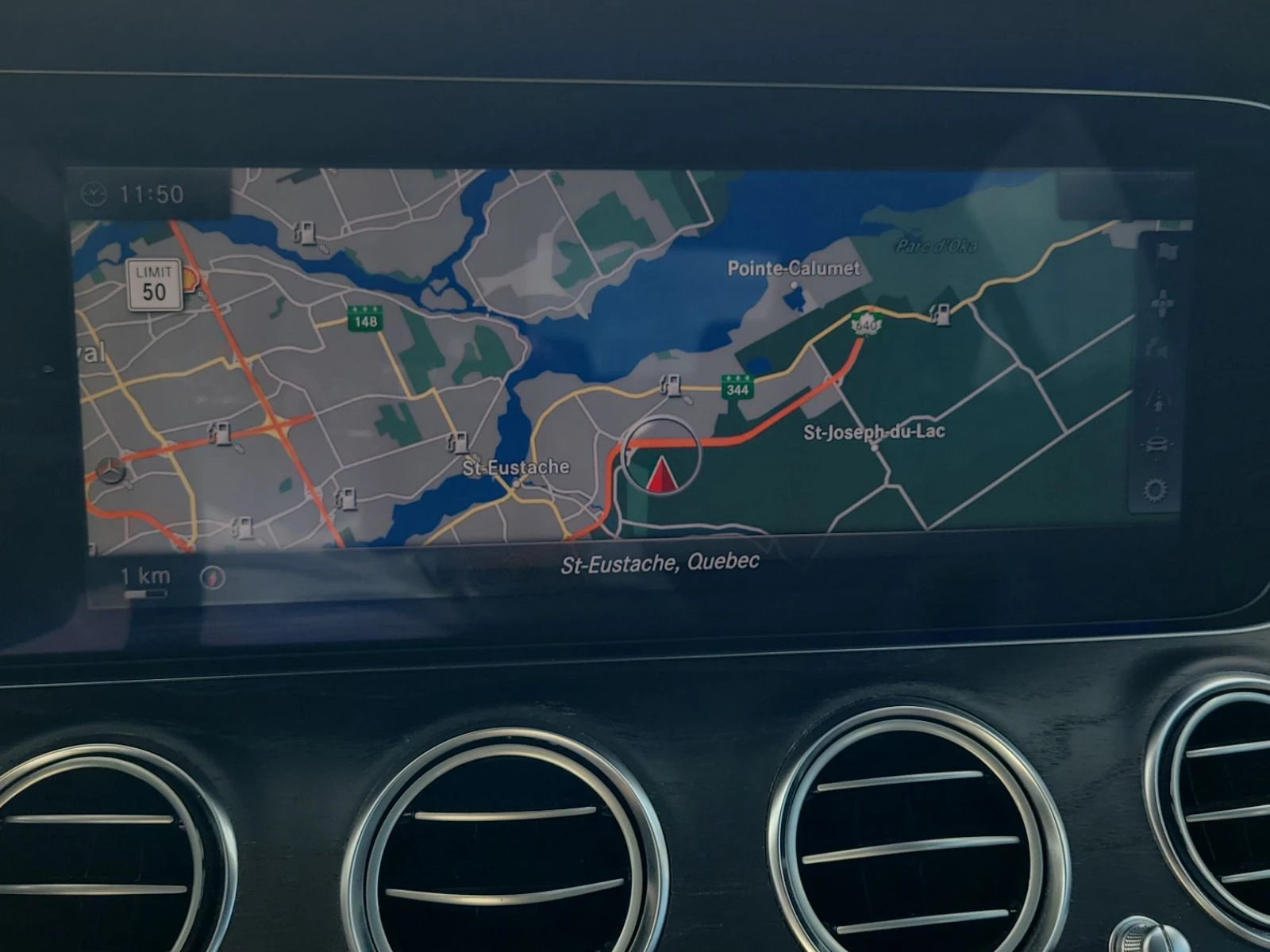Mercedes-Benz E 400 AMG-Pack* Burmester* 360* CarPlay* Пано* Подгрев, снимка 9 - Автомобили и джипове - 55945743