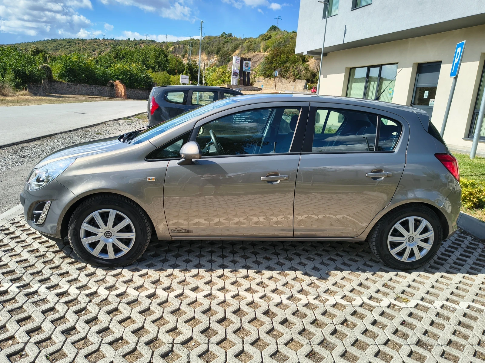 Opel Corsa D Facelift 1.3CDTi, снимка 4 - Автомобили и джипове - 56196252
