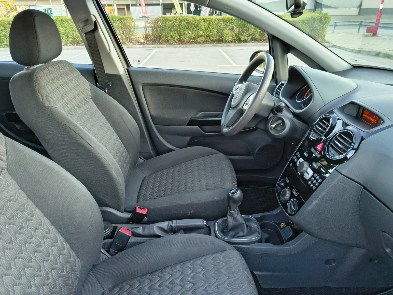 Opel Corsa D Facelift 1.3CDTi, снимка 14 - Автомобили и джипове - 56196252