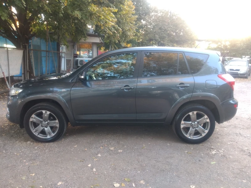 Toyota Rav4 2.2 EXECUTIVE, снимка 5 - Автомобили и джипове - 38324313