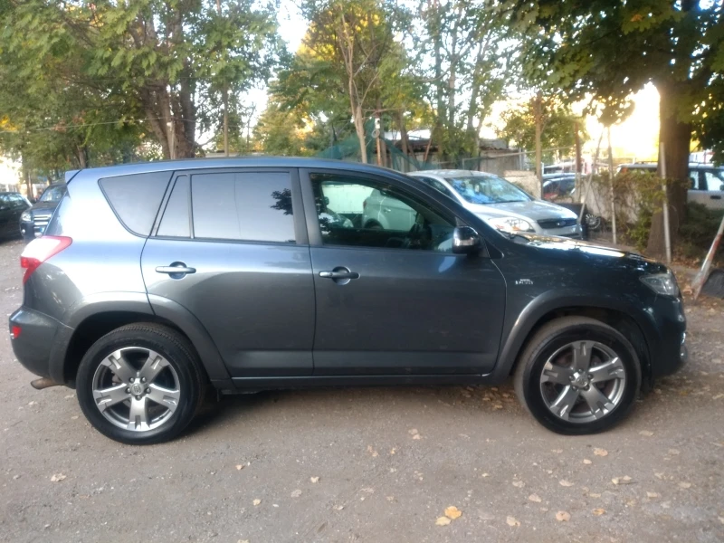 Toyota Rav4 2.2 EXECUTIVE, снимка 4 - Автомобили и джипове - 38324313