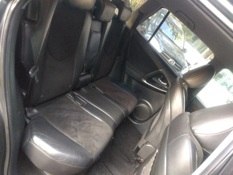 Toyota Rav4 2.2 EXECUTIVE, снимка 9 - Автомобили и джипове - 38324313