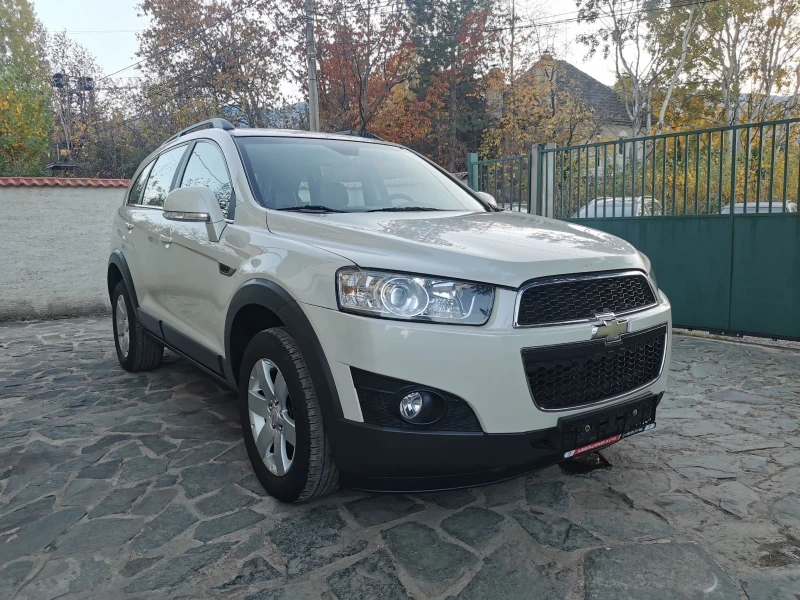 Chevrolet Captiva 2.4i 7местен! Бяла перла! Фейс лифт! 4х4, снимка 3 - Автомобили и джипове - 47814941