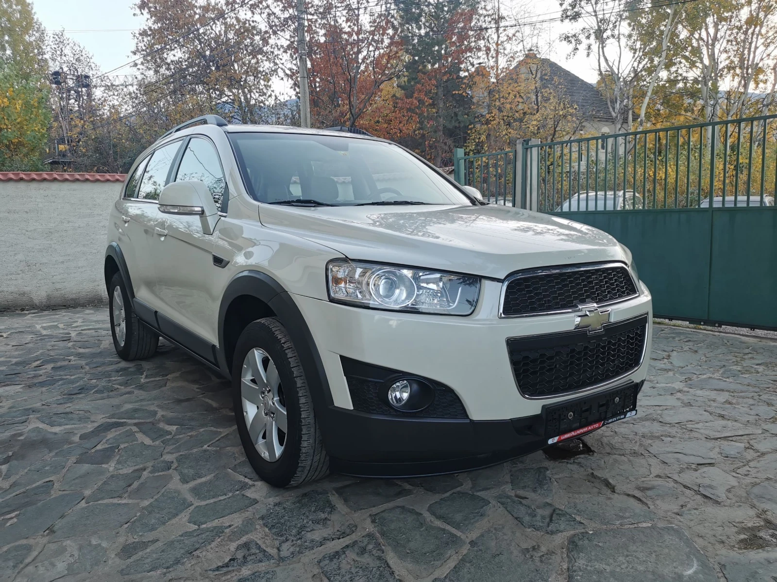 Chevrolet Captiva 2.4i 7местен! Бяла перла! Фейс лифт! 4х4, снимка 1