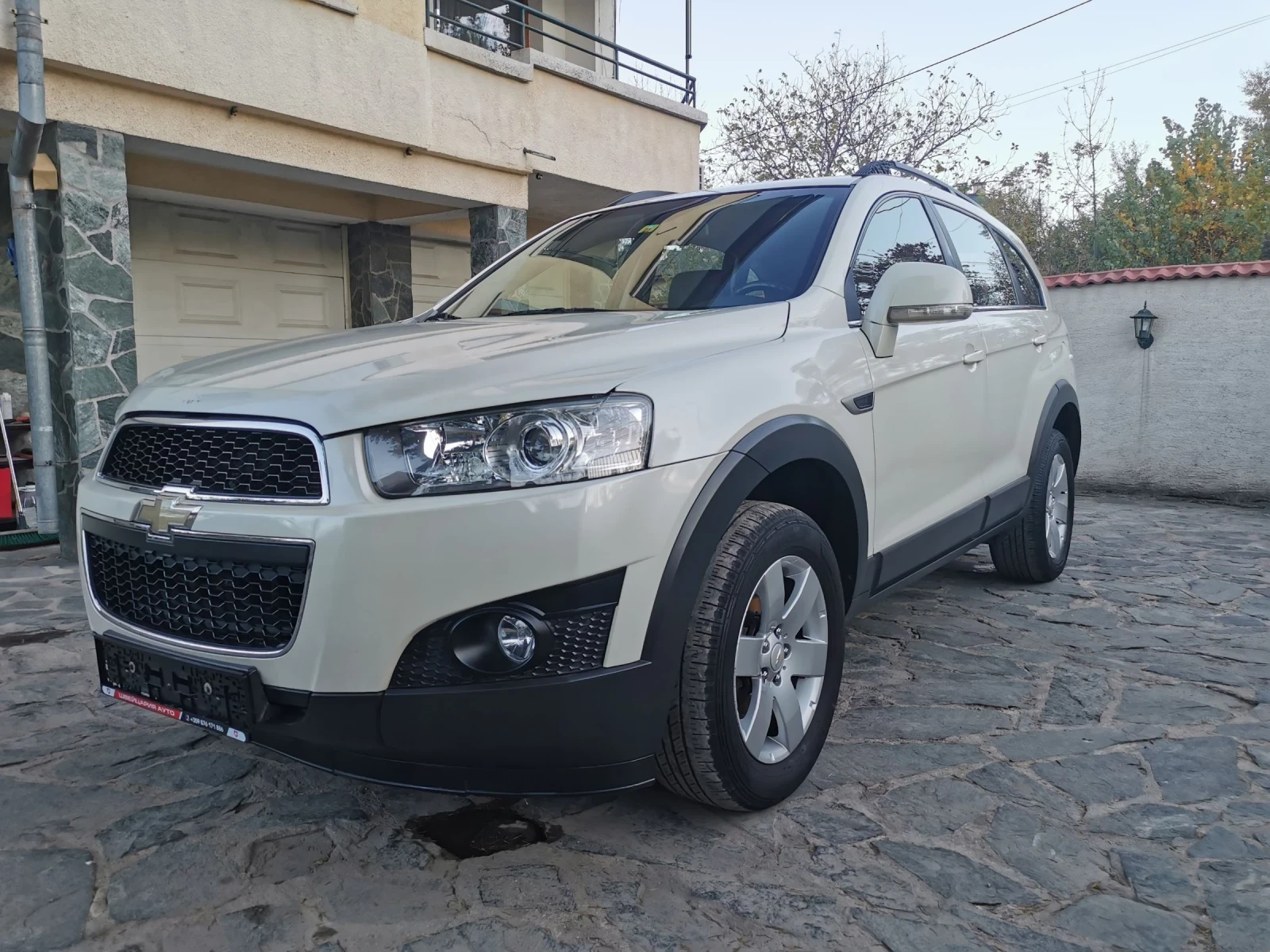 Chevrolet Captiva 2.4i 7местен! Бяла перла! Фейс лифт! 4х4 - изображение 2