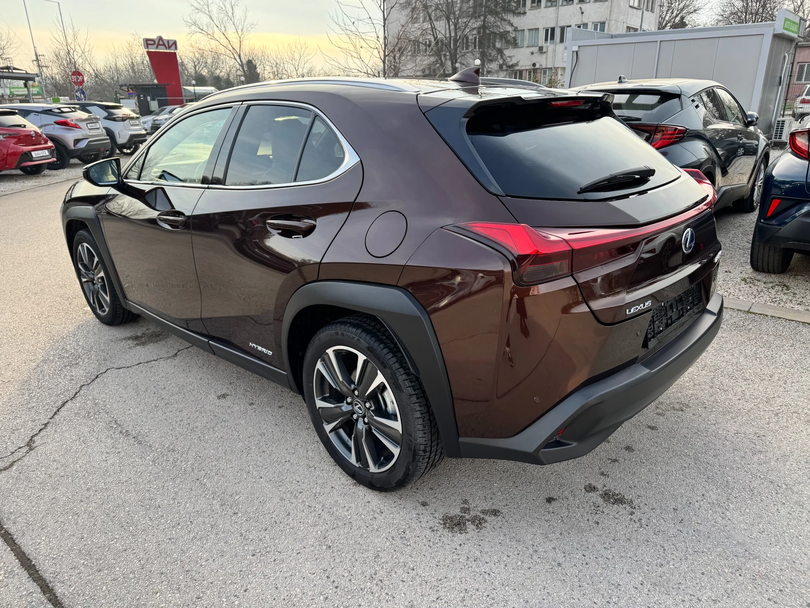 Lexus UX 250h 2.0h 32000км 184к.с luxury FULL Гаранция - изображение 6