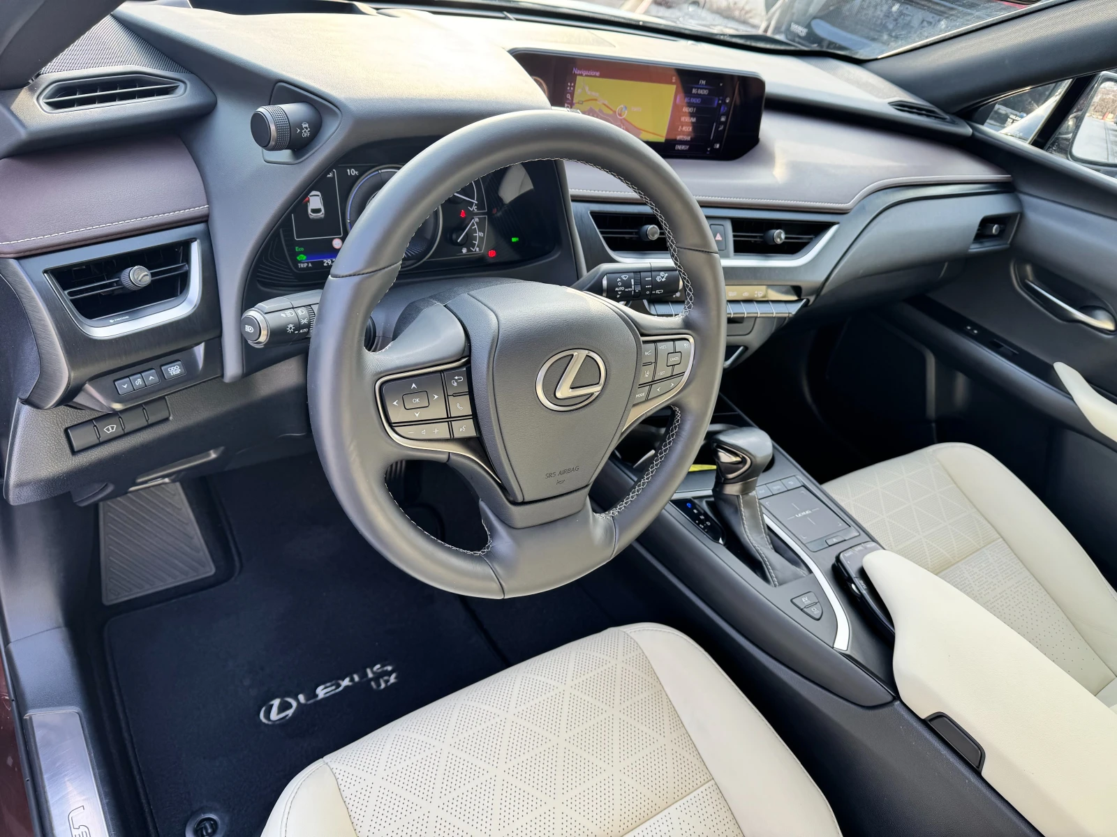 Lexus UX 250h 2.0h 32000км 184к.с luxury FULL Гаранция - изображение 8