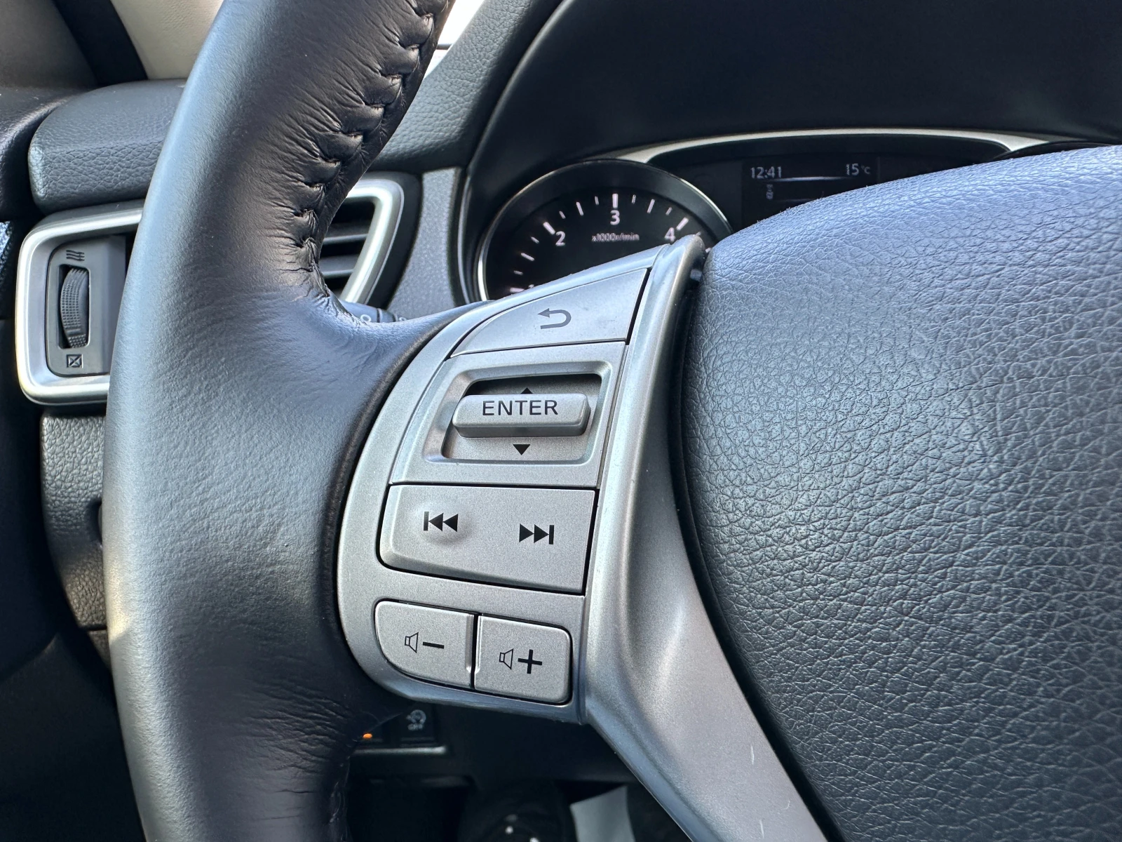 Nissan X-trail 1.6 dCi Acenta, снимка 16 - Автомобили и джипове - 54147949