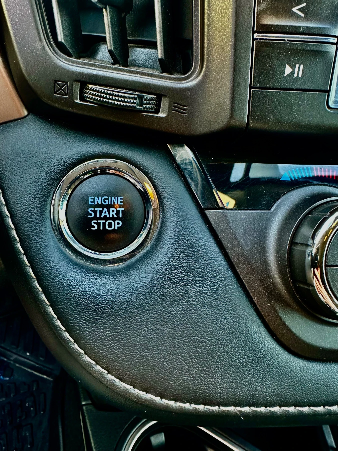 Toyota Rav4 2.0i 2018 AWD ГАЗ 165хил км. ФУЛЛ НОВА НОВА!!!!, снимка 11 - Автомобили и джипове - 54195860