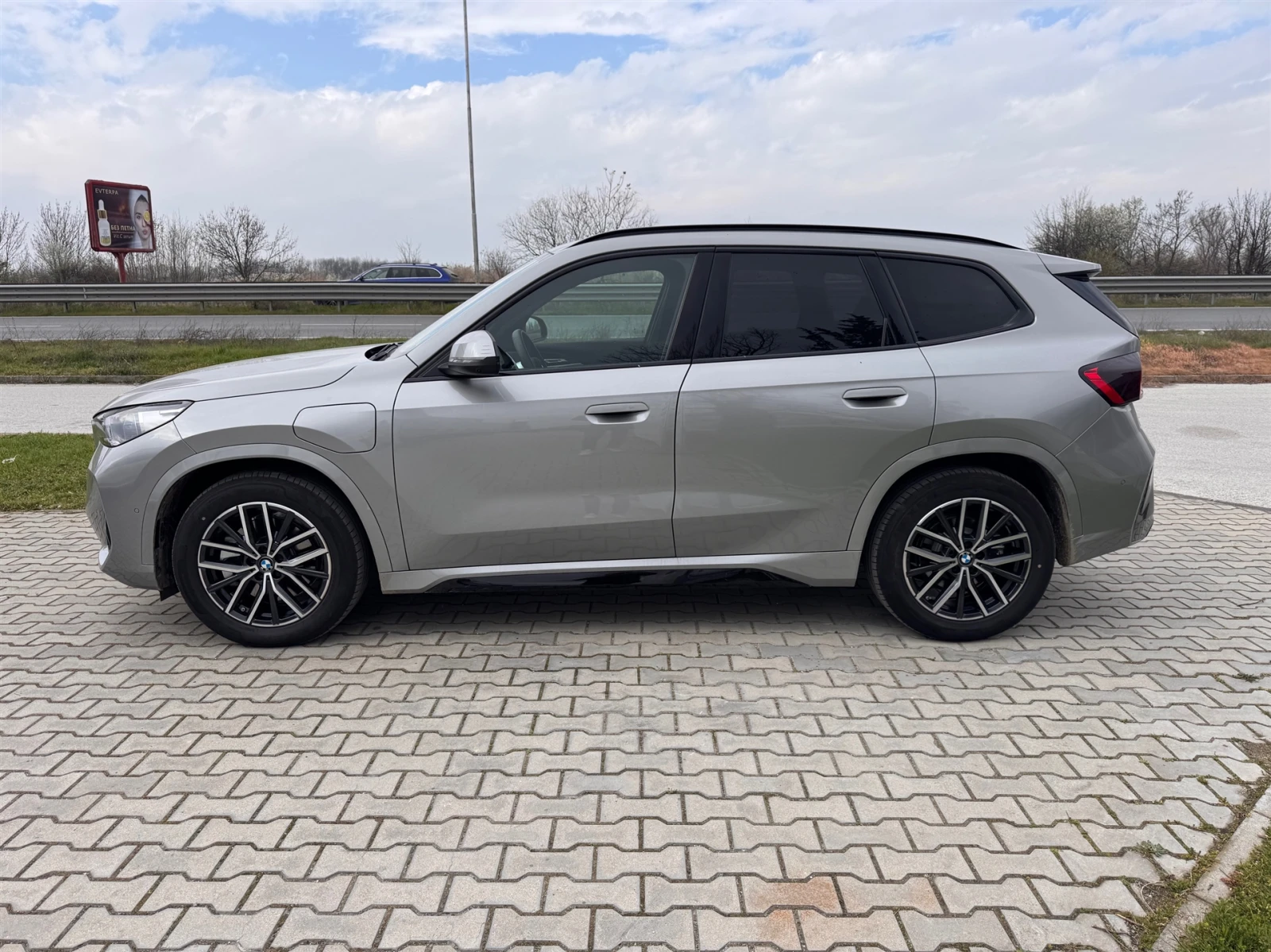 BMW X1 xDrive30e, снимка 3 - Автомобили и джипове - 54305112
