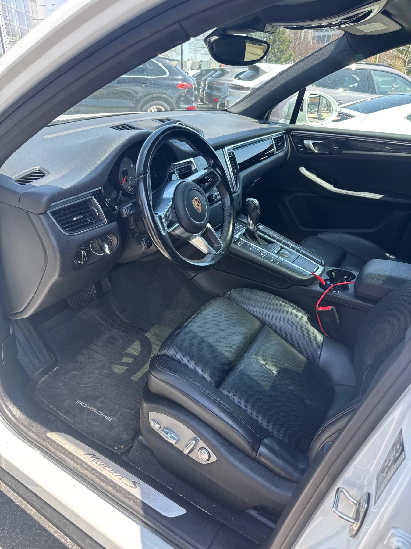 Porsche Macan CARFAX * АВТОКРЕДИТ * ПРОГНОЗНА ЦЕНА ДО БГ, снимка 6 - Автомобили и джипове - 54483836