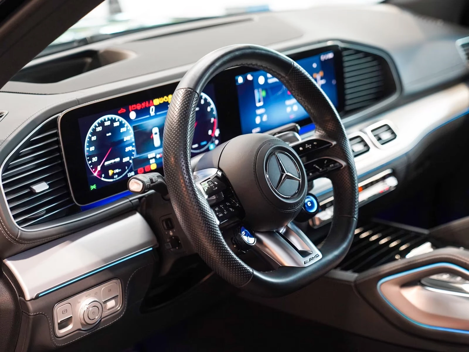 Mercedes-Benz GLS 63 AMG FACELIFT/ 4-MATIC/ BURM/ HUD/ 360/ PANO/ MULTIBEAM, снимка 7 - Автомобили и джипове - 55135196