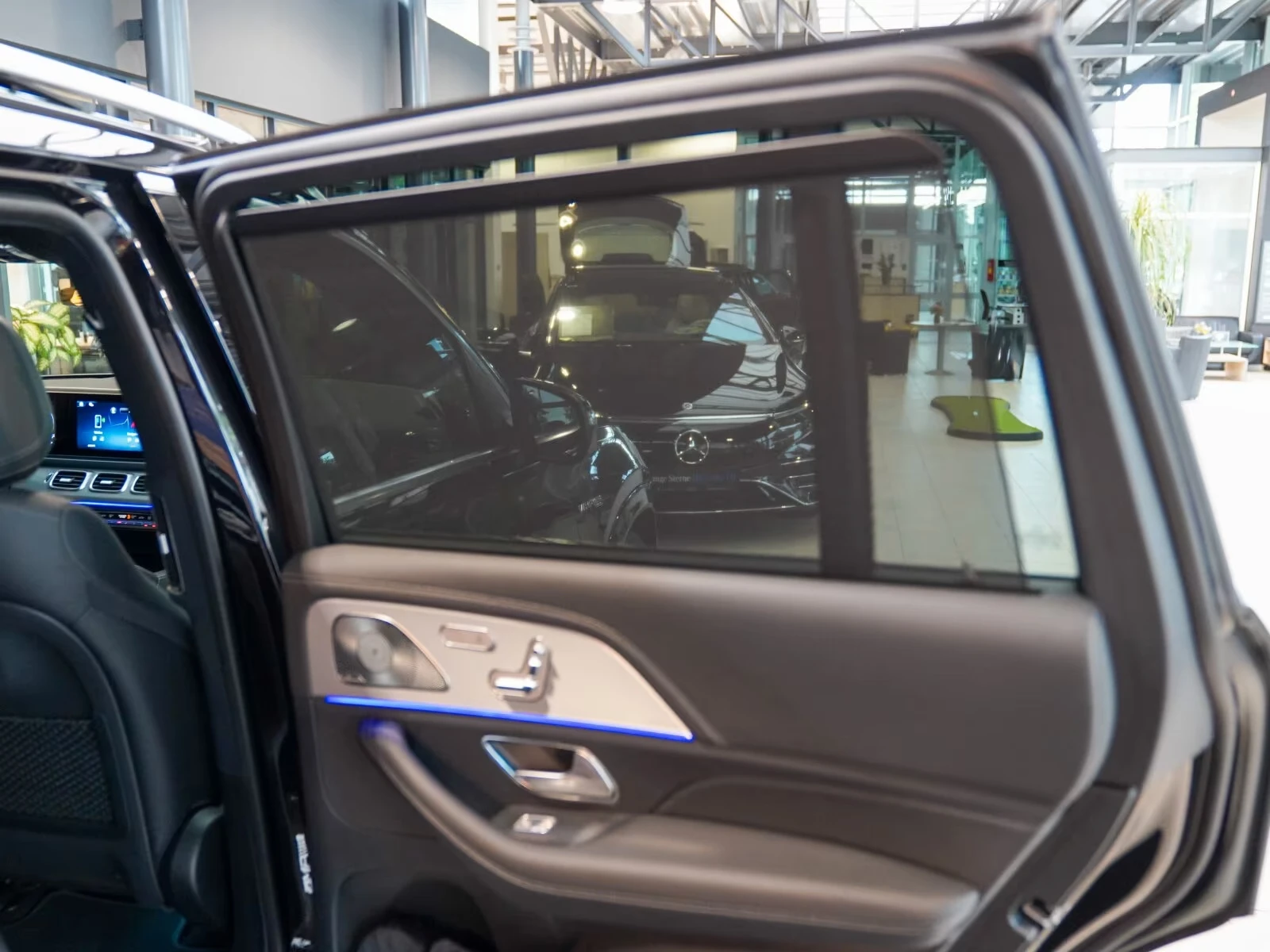 Mercedes-Benz GLS 63 AMG FACELIFT/ 4-MATIC/ BURM/ HUD/ 360/ PANO/ MULTIBEAM, снимка 16 - Автомобили и джипове - 55135196