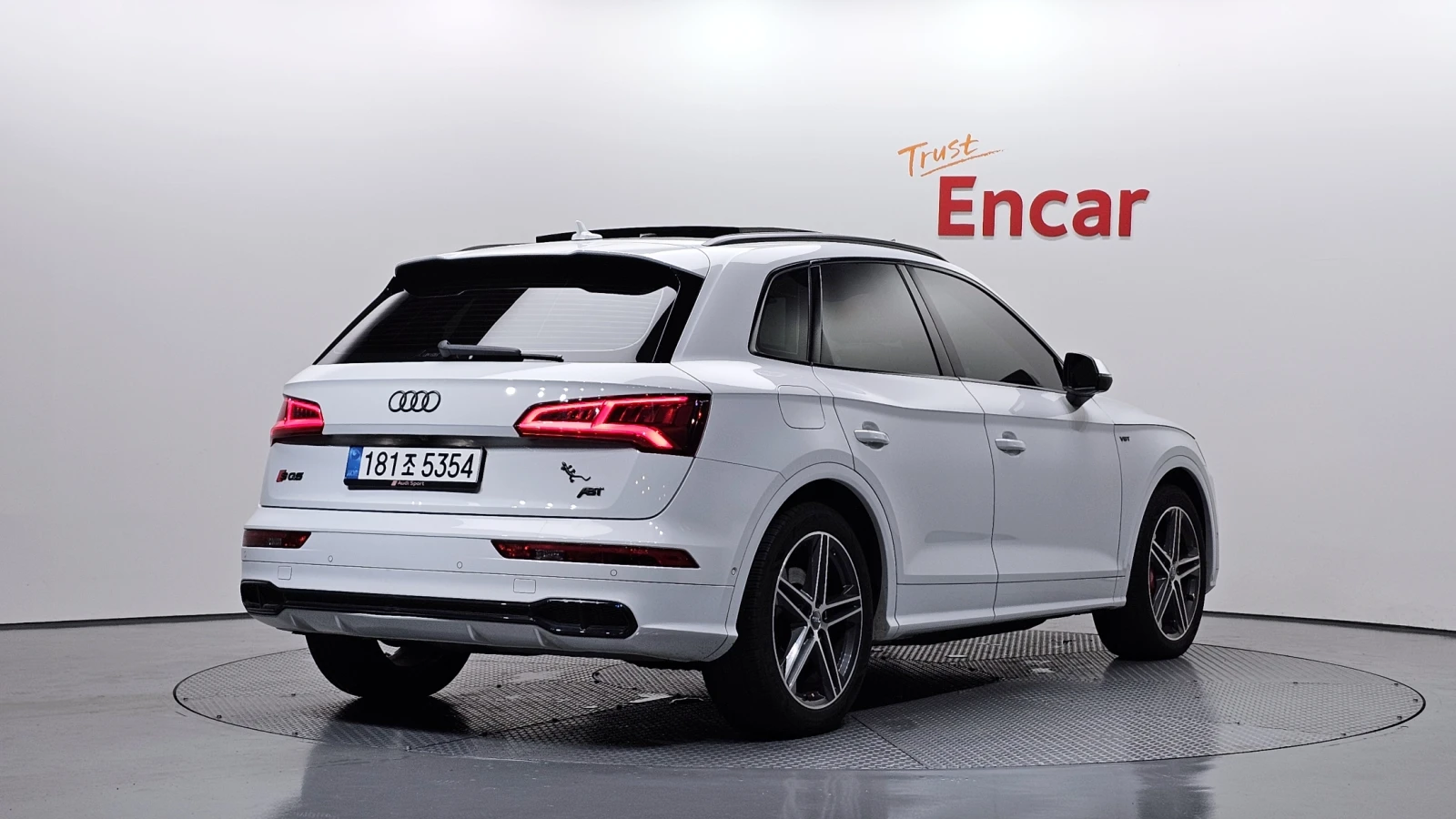 Audi SQ5 HUD* 360* BLIND SPOT* ЕЛ. БАГАЖНИК* КРАЙНА ЦЕНА, снимка 2 - Автомобили и джипове - 55593592