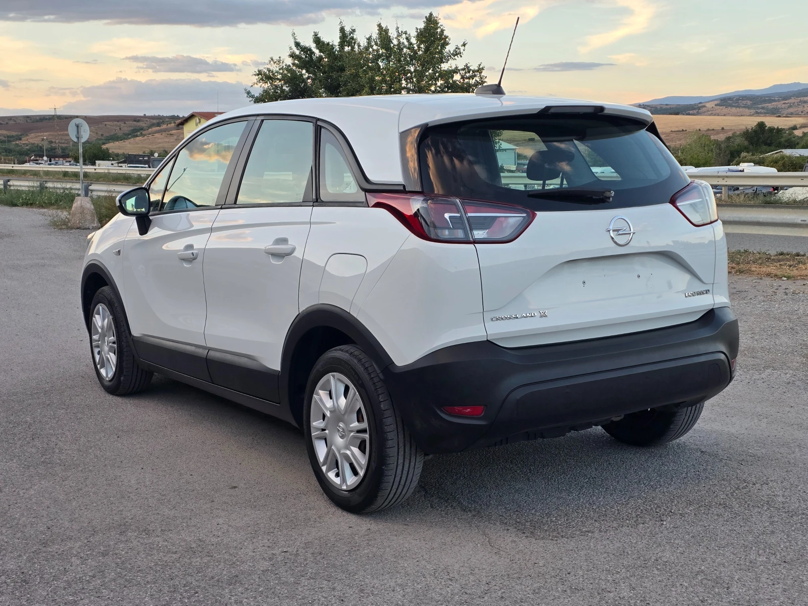 Opel Crossland X 1.6 D * 110 000 км.* EURO 6B* , снимка 5 - Автомобили и джипове - 55954660