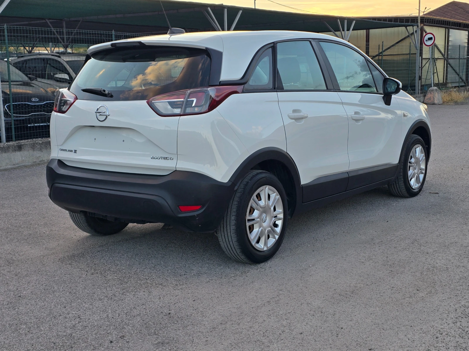 Opel Crossland X 1.6 D * 110 000 км.* EURO 6B* , снимка 4 - Автомобили и джипове - 55954660